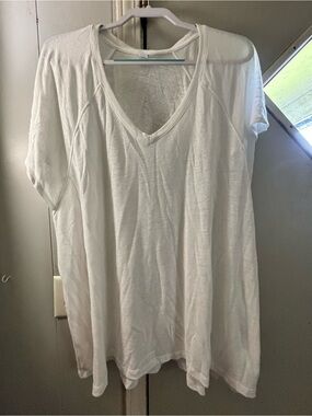 Old Navy Classic White V-Neck Women's Tee